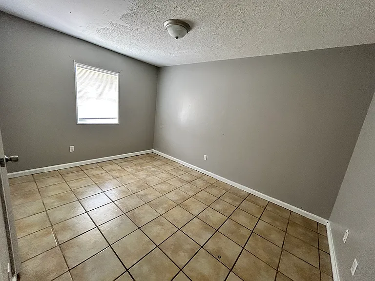 1600 Brentwood Dr — Photo 5