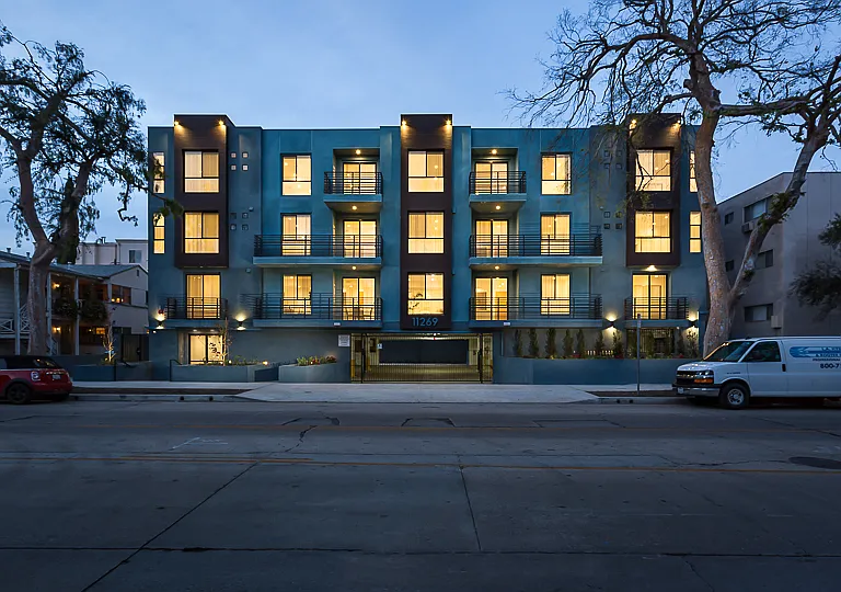 11269 Camarillo St #405 — Photo 33