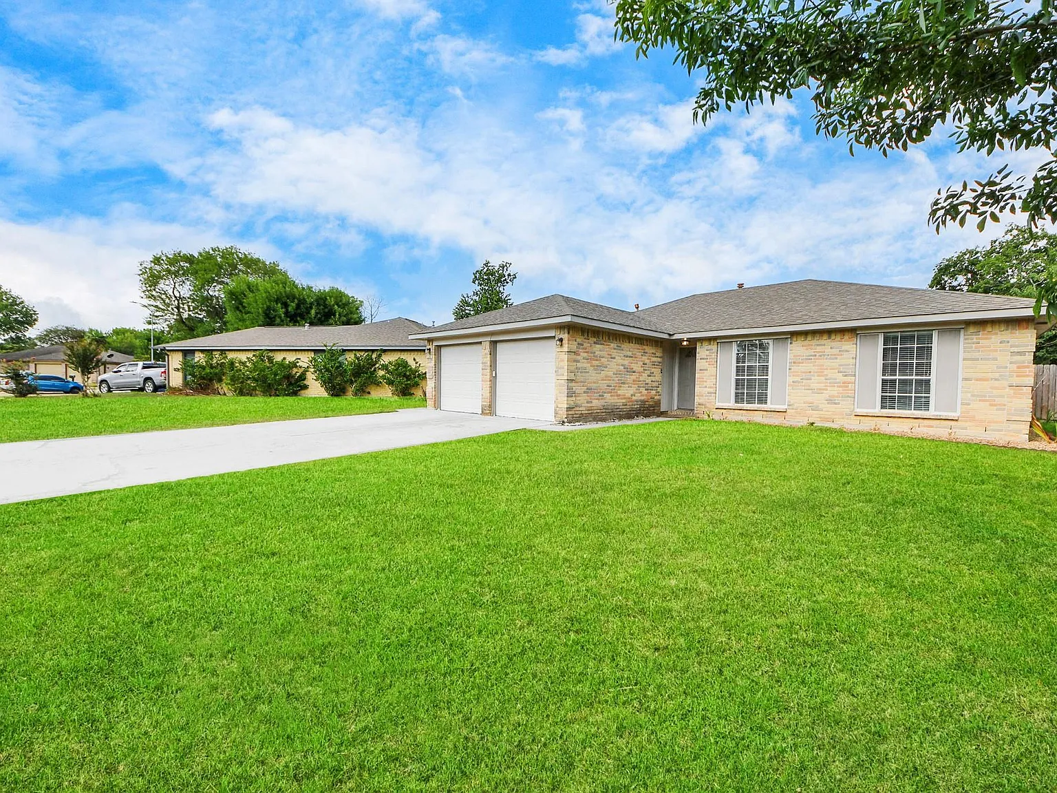 3 bed, 2.0 bath, 1228 sqft, $1,800 — Photo 4