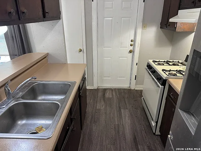 7300 Deep Spring Dr — Photo 3