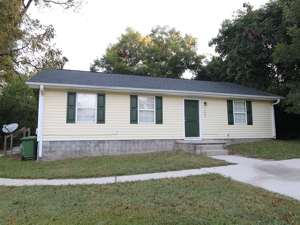 1223 Lyndon Ave