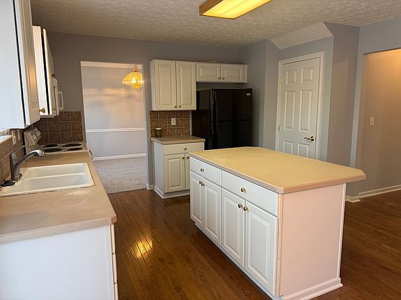 3rd image of 9293 Marlebury End