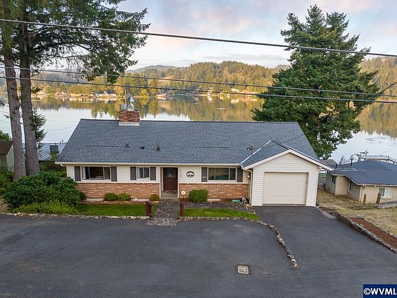 4th image of 2730 NE Lake Dr