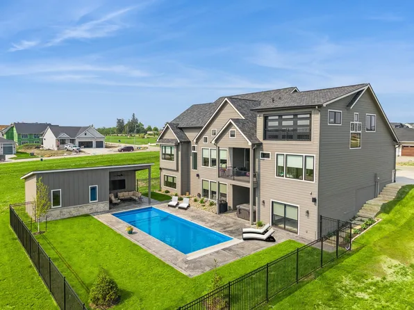 3815 NW 183rd St, Clive, IA 50325