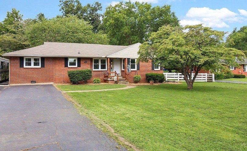 1st image of 501 Sunset Cir