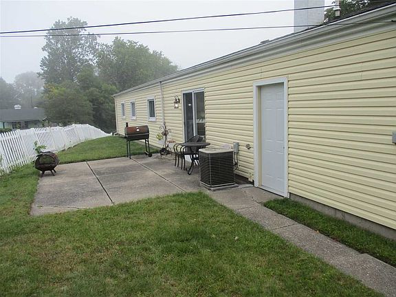 5th image of 1940 Brookmede Dr