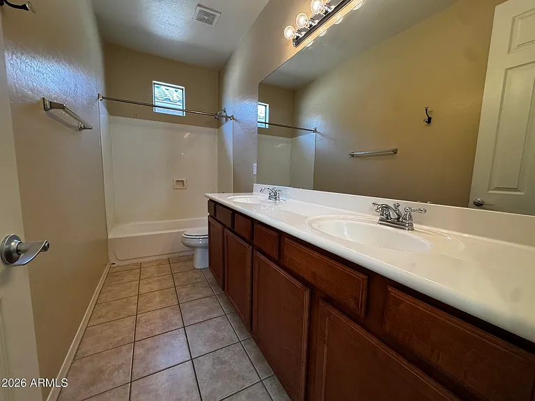 837 W Village Pkwy — Photo 16