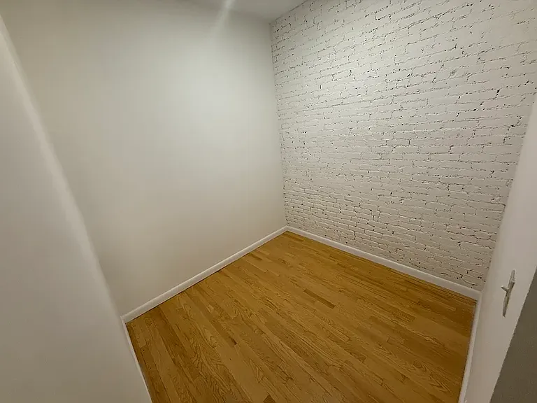 426 W 48th St #1RE — Photo 8