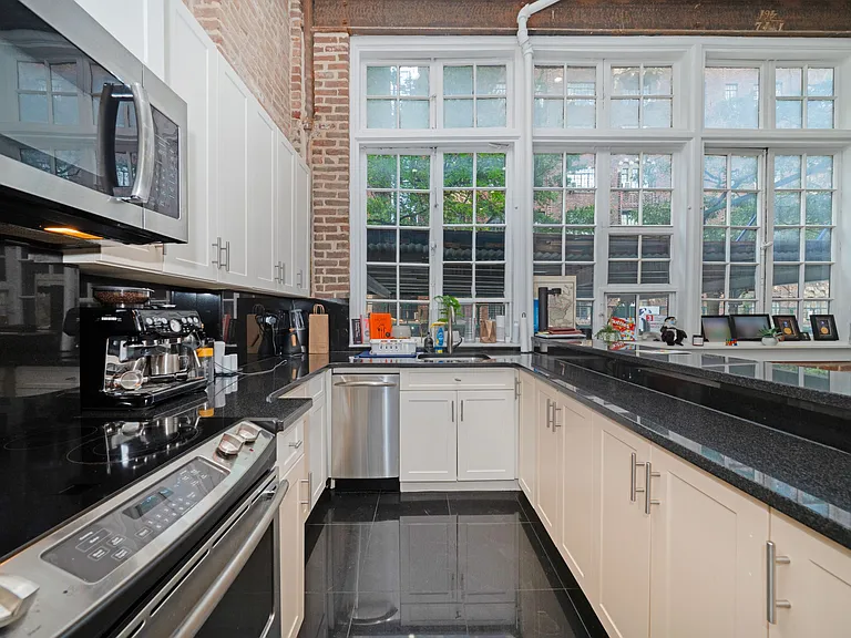 116 E 19th St #3 — Photo 3