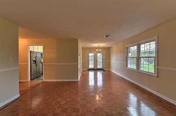 5th image of 19269 Oakwood Dr