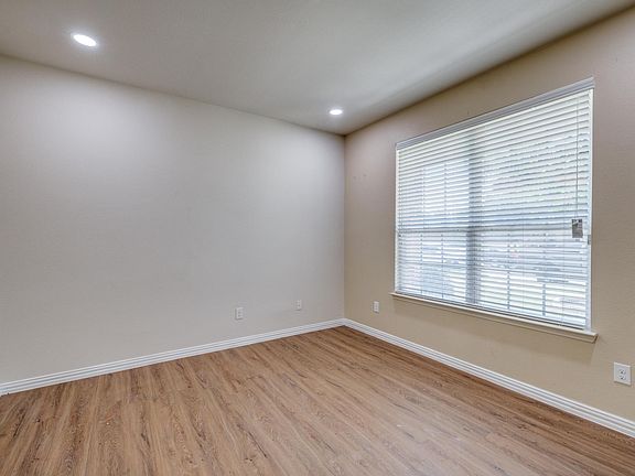 4th image of 915 Penny Royal Ct