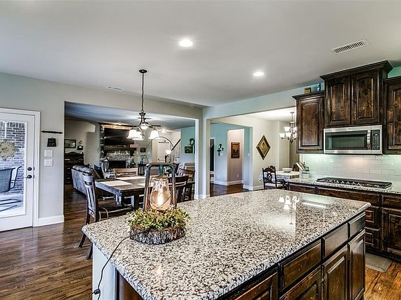 2nd image of 1115 Kinsler Dr