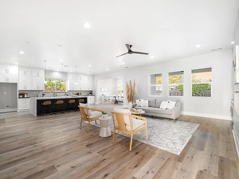 1130 Jonas Ave — Photo 11