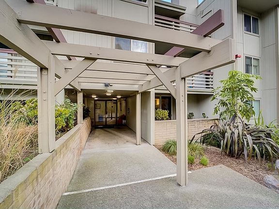 5th image of 332 Philip Dr APT 107