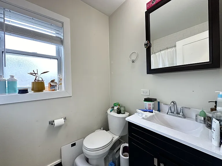646 W Roscoe St #N4 — Photo 18