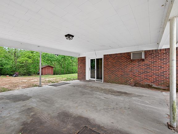 3rd image of 1029 Center Point Rd