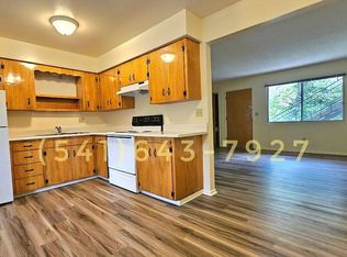 525 NW C St #D, Grants Pass, OR 97526