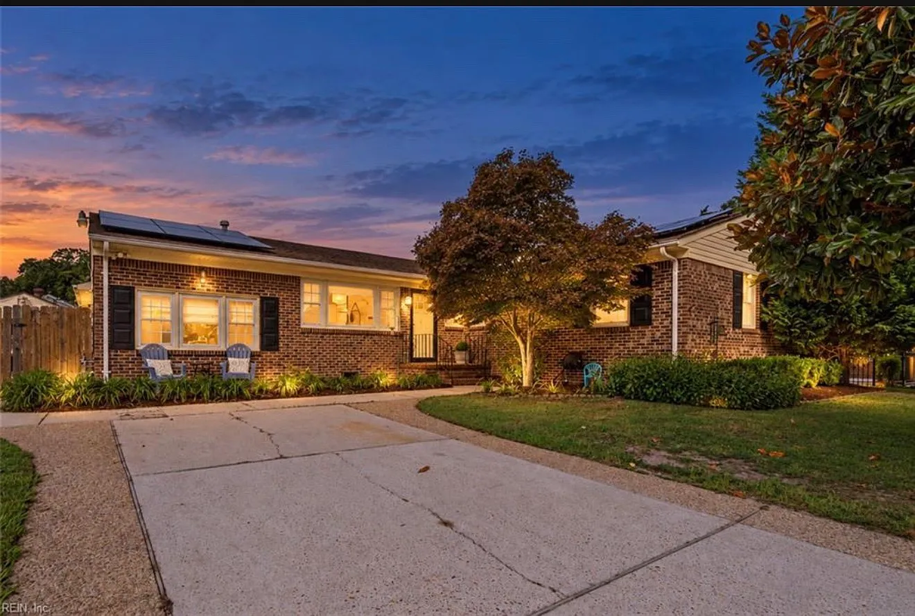 3 bed, 2200 sqft, $3,600 — Photo 1