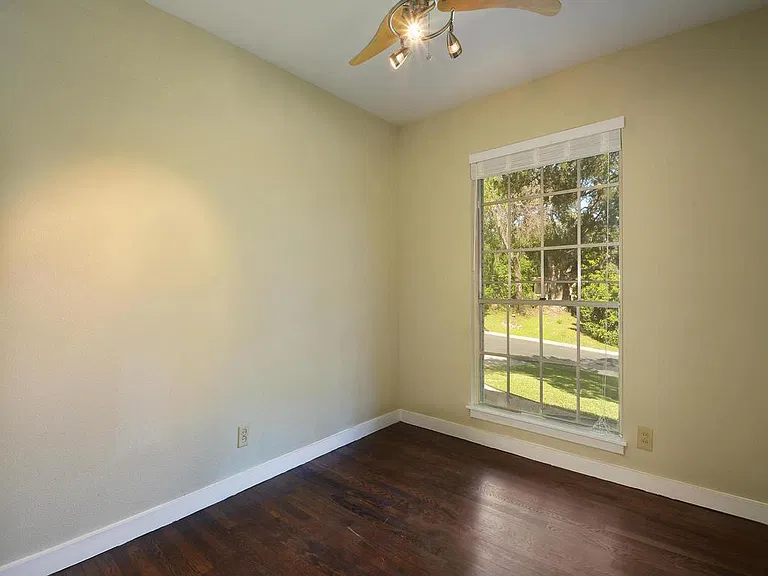 401 Cherry Hill Dr — Photo 9