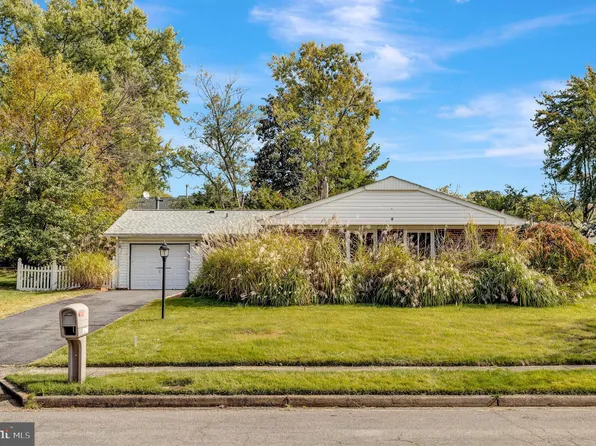 4215 Maylock Ln, Fairfax, VA 22033