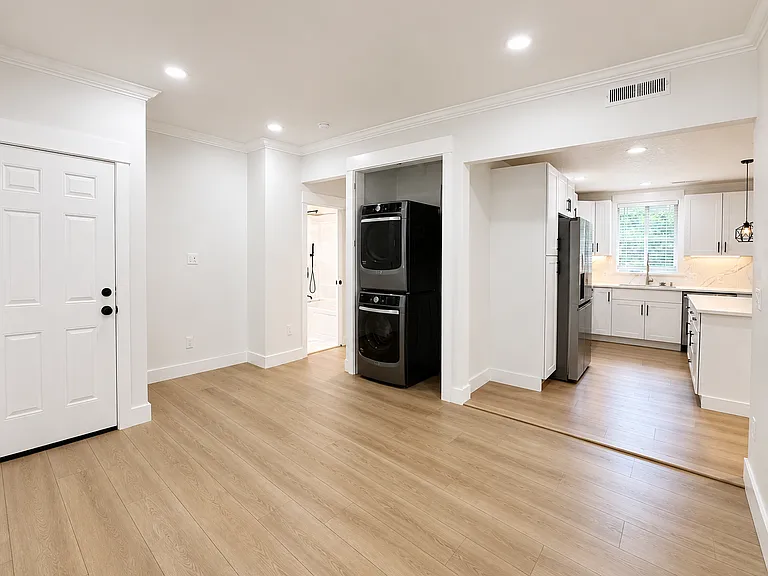 5910 NE 60th Ave — Photo 19
