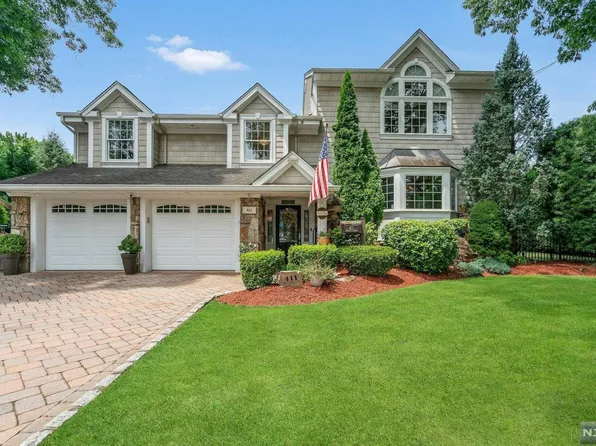 411 12th St, Cresskill, NJ 07626