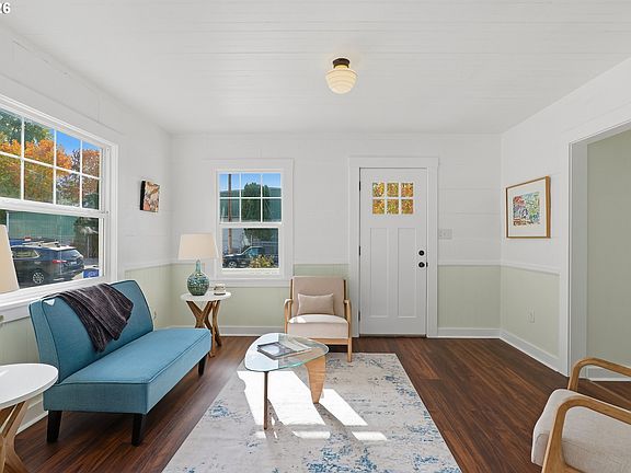 4th image of 1108 W McLoughlin Blvd