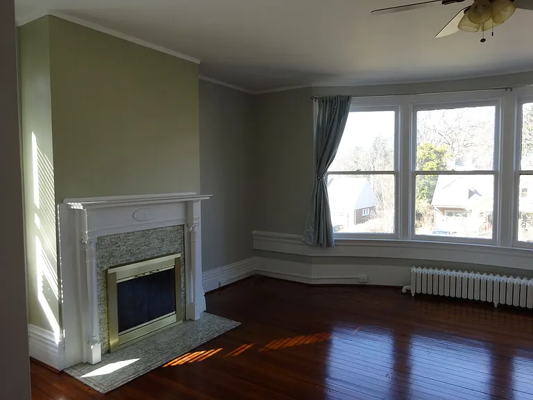 220 Graham St — Photo 9