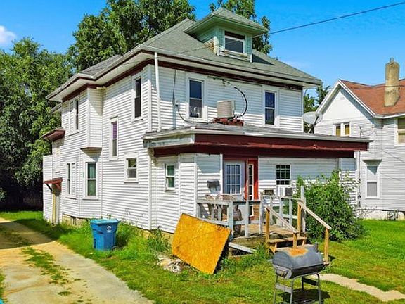 2nd image of 715 W 2nd St