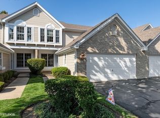 782 Regency Park Dr, Crystal Lake, IL 60014
