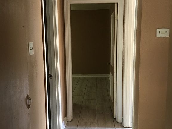 4th image of 702 Carrie Ave