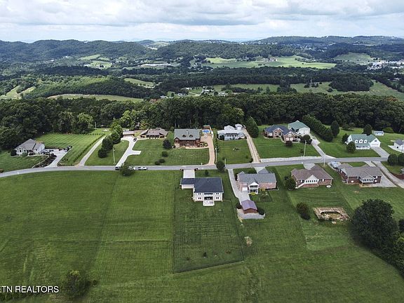 4th image of 128 Skyline Dr