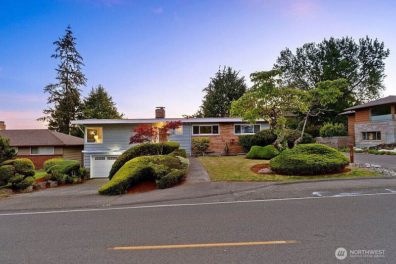 2nd image of 10851 Marine View Drive