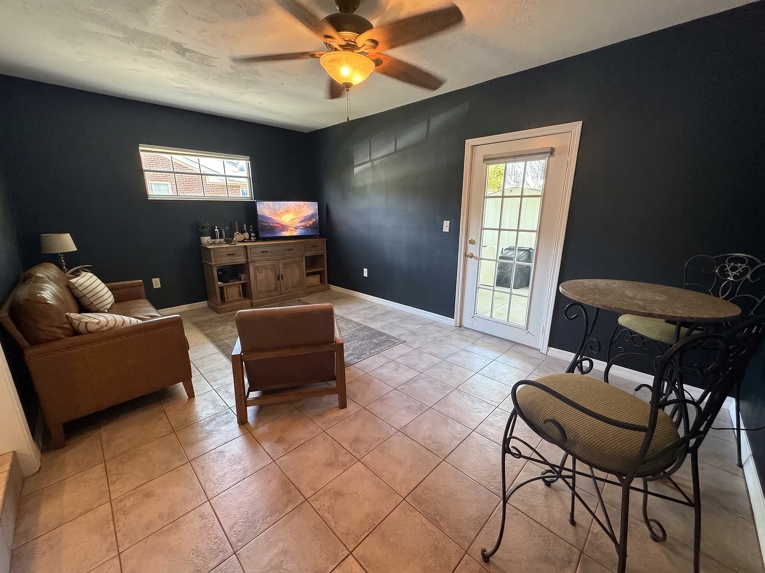 3 bed, 2.5 bath, 1630 sqft, $5,300 — Photo 4