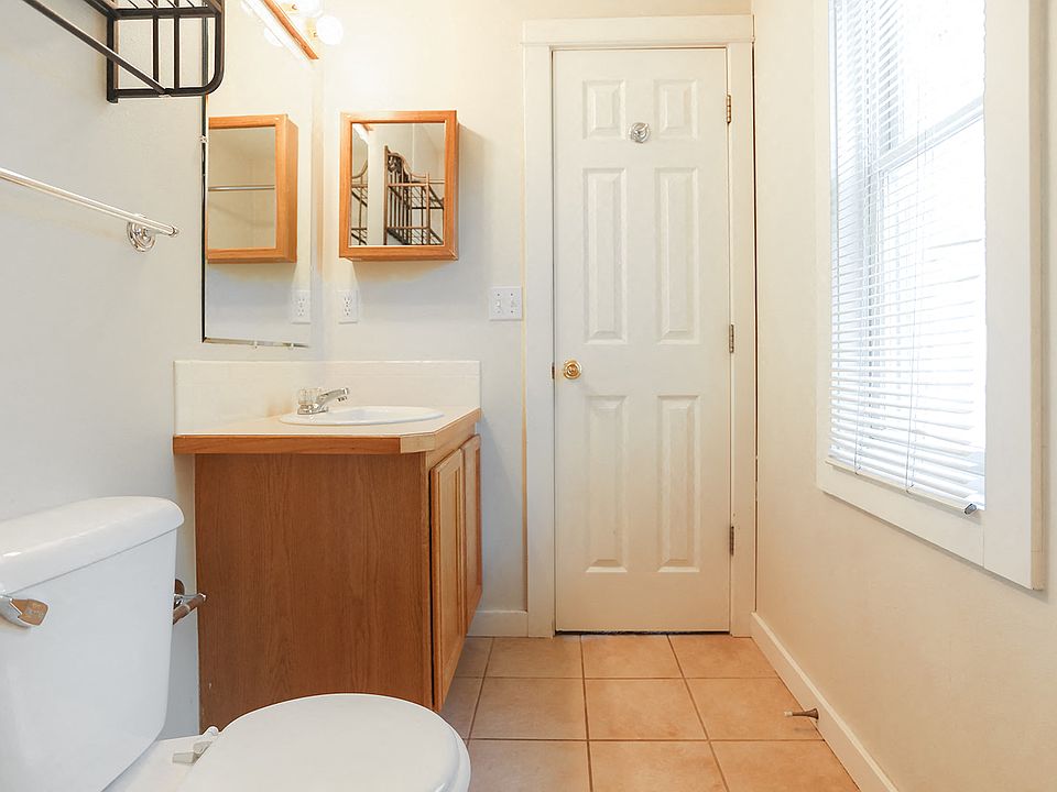 1840 18th Street Bathroom