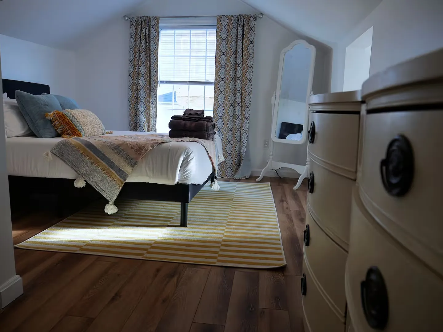 2 bed, 950 sqft, $2,100 — Photo 4