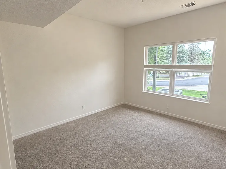 266 Rockview Dr — Photo 20