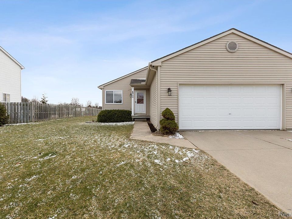 1st image of 989 King James Ct