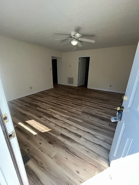 2 bed, $900 — Photo 3