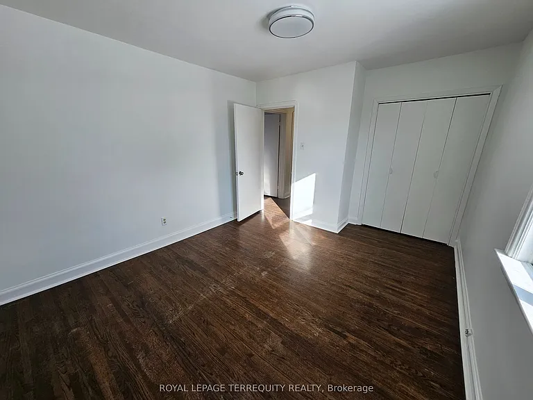 557 Lawrence Ave W — Photo 39