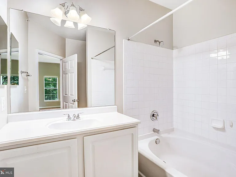 42526 Mayflower Ter — Photo 35