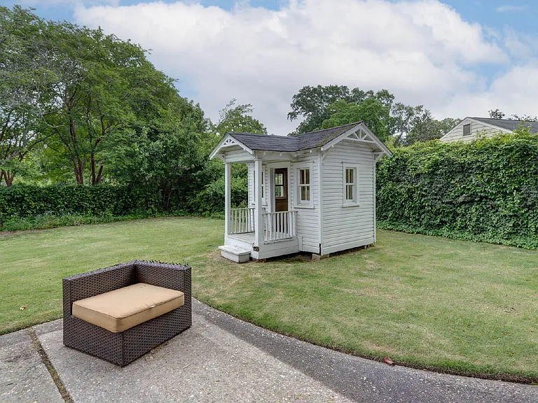 1702 Elmwood Dr — Photo 4