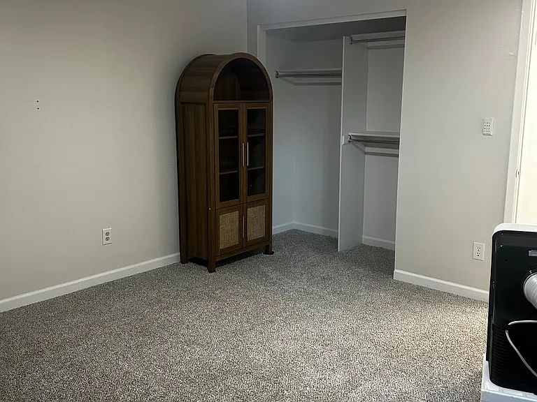 1219 S Yosemite Way — Photo 3