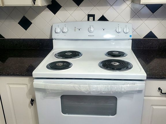 3rd image of 1345 Drew St #18