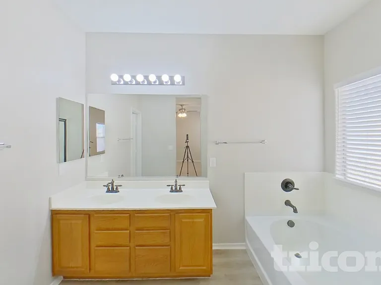 40086 W Bonneau St — Photo 8