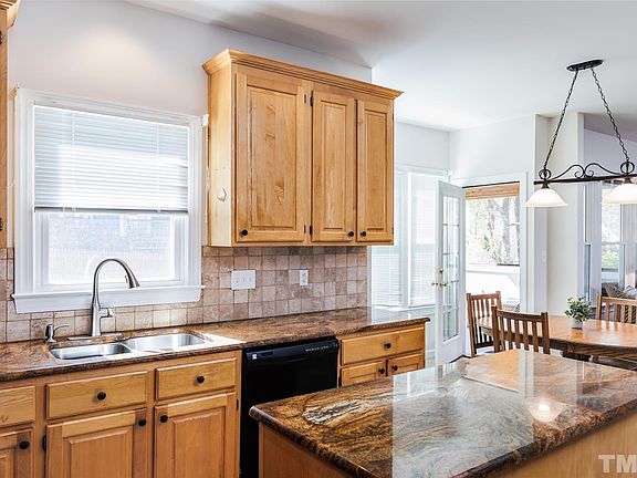 3rd image of 1001 W Saint Helena Pl