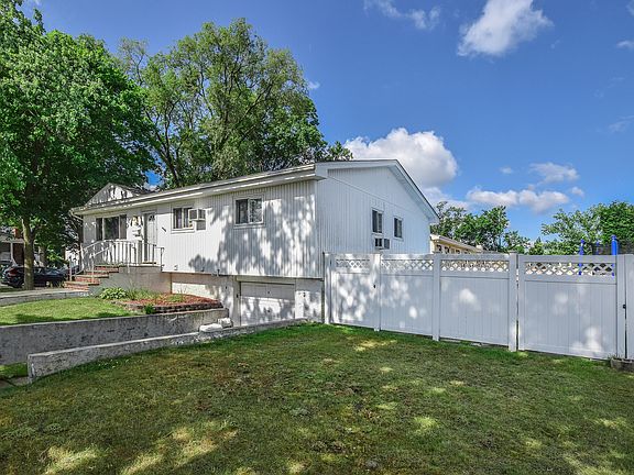 2nd image of 3954 Darby Ln