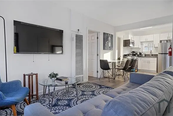 2 bed, 800 sqft, $2,595 — Photo 1