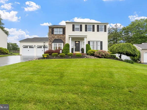7 Seedling Dr, Holland, PA 18966