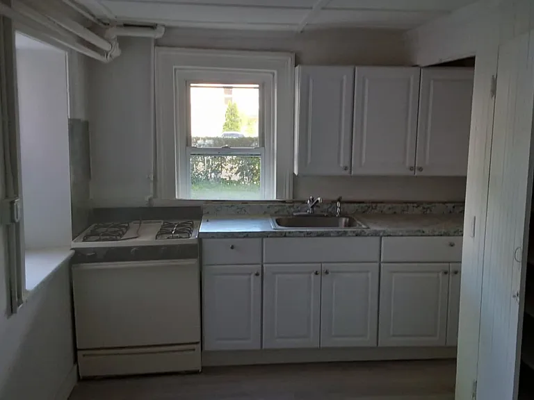 15 Roberts St #BASEMENT — Photo 7